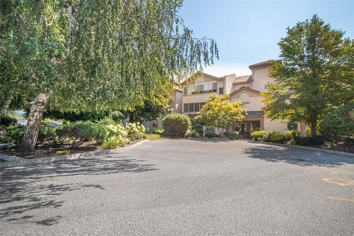 107-2300 Benvoulin Road, Kelowna, BC - Outdoor