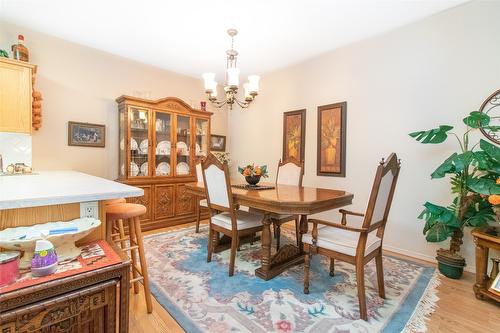 107-2300 Benvoulin Road, Kelowna, BC - Indoor Photo Showing Dining Room