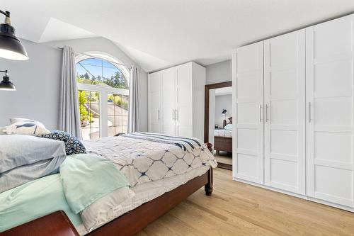 11158 Dakota Road, Lake Country, BC - Indoor Photo Showing Bedroom