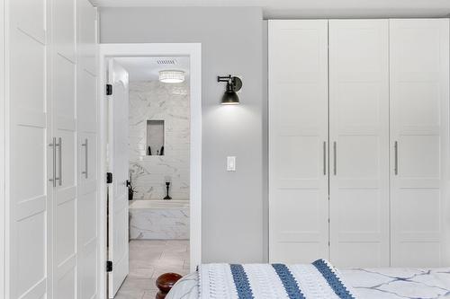 11158 Dakota Road, Lake Country, BC - Indoor Photo Showing Bedroom