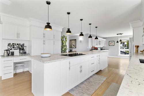 11158 Dakota Road, Lake Country, BC - Indoor Photo Showing Kitchen With Upgraded Kitchen