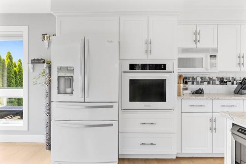 11158 Dakota Road, Lake Country, BC - Indoor Photo Showing Kitchen