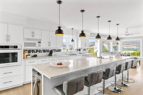 11158 Dakota Road, Lake Country, BC - Indoor Photo Showing Kitchen With Upgraded Kitchen