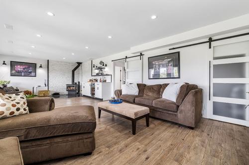 11158 Dakota Road, Lake Country, BC - Indoor Photo Showing Living Room