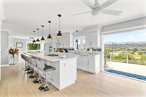 11158 Dakota Road, Lake Country, BC - Indoor Photo Showing Kitchen With Upgraded Kitchen