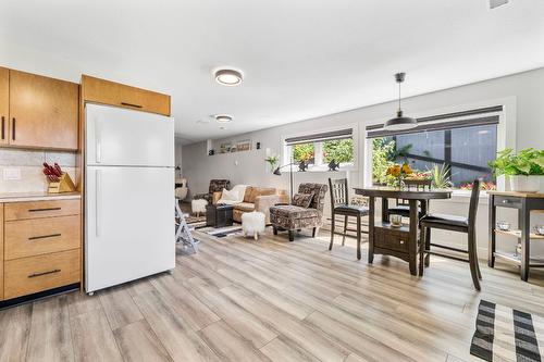 11158 Dakota Road, Lake Country, BC - Indoor Photo Showing Kitchen