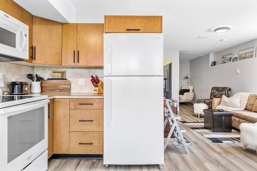 11158 Dakota Road, Lake Country, BC - Indoor Photo Showing Kitchen