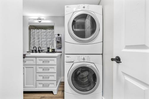 11158 Dakota Road, Lake Country, BC - Indoor Photo Showing Laundry Room