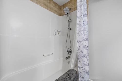 11158 Dakota Road, Lake Country, BC - Indoor Photo Showing Bathroom