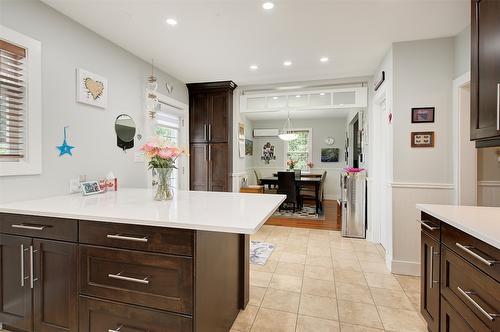 1881 Ethel Street, Kelowna, BC - Indoor Photo Showing Kitchen