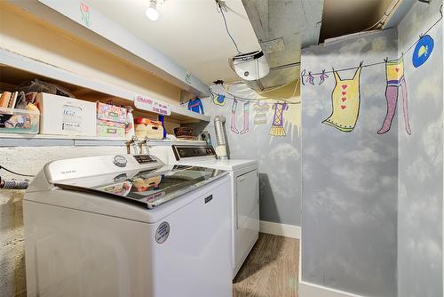 1881 Ethel Street, Kelowna, BC - Indoor Photo Showing Laundry Room