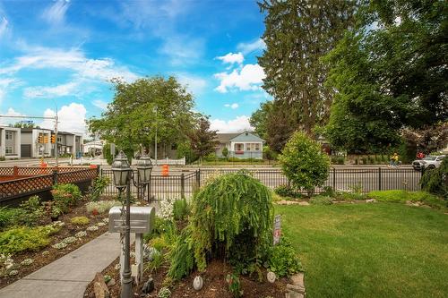 1881 Ethel Street, Kelowna, BC - Outdoor With Deck Patio Veranda