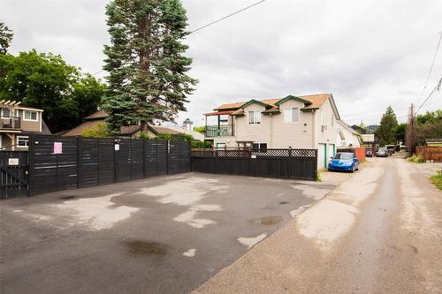 1881 Ethel Street, Kelowna, BC - Outdoor