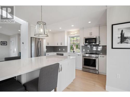 2025 Huckleberry Road, Kelowna, BC - Indoor Photo Showing Kitchen With Upgraded Kitchen