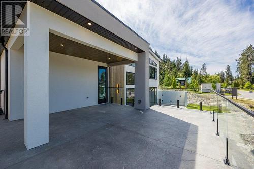 520 Clifton Lane, Kelowna, BC - Outdoor With Exterior