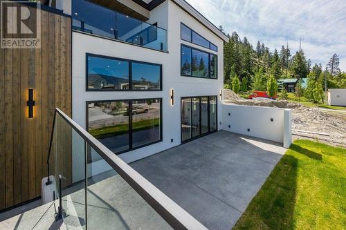 520 Clifton Lane, Kelowna, BC - Outdoor With Exterior