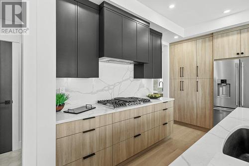 520 Clifton Lane, Kelowna, BC - Indoor Photo Showing Kitchen