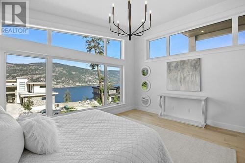 520 Clifton Lane, Kelowna, BC - Indoor Photo Showing Bedroom