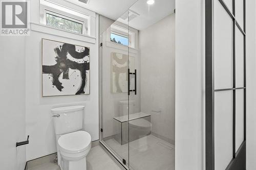 520 Clifton Lane, Kelowna, BC - Indoor Photo Showing Bathroom