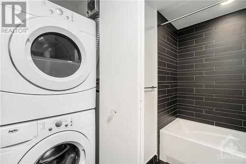 360 Mcleod Street Unit#806, Ottawa, ON - Indoor Photo Showing Laundry Room