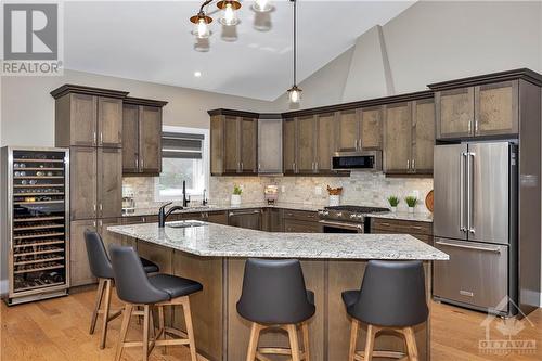 234 Bayview Drive, Ottawa, ON - Indoor Photo Showing Kitchen With Upgraded Kitchen