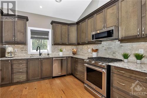 234 Bayview Drive, Ottawa, ON - Indoor Photo Showing Kitchen With Upgraded Kitchen