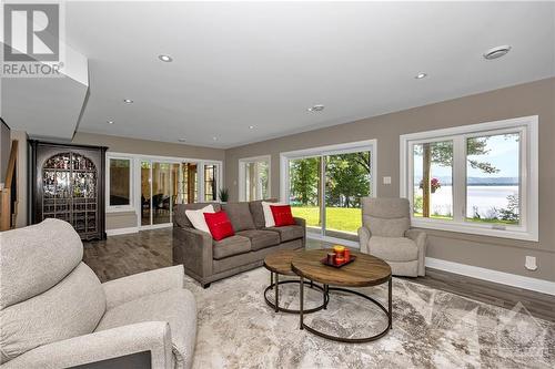 234 Bayview Drive, Ottawa, ON - Indoor Photo Showing Living Room