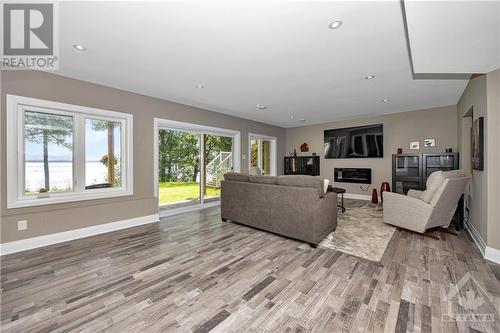 234 Bayview Drive, Ottawa, ON - Indoor Photo Showing Living Room