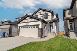 226 Tyson Trail  Winnipeg, MB R3W 0P4