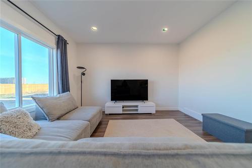 226 Tyson Trail, Winnipeg, MB - Indoor Photo Showing Living Room