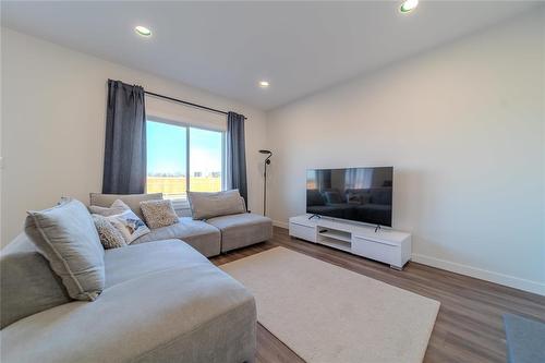 226 Tyson Trail, Winnipeg, MB - Indoor Photo Showing Living Room