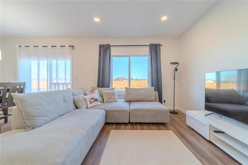 226 Tyson Trail, Winnipeg, MB - Indoor Photo Showing Living Room