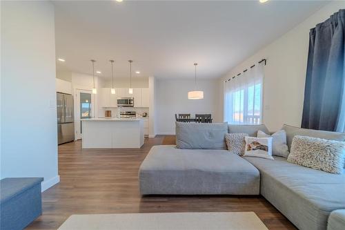 226 Tyson Trail, Winnipeg, MB - Indoor Photo Showing Living Room