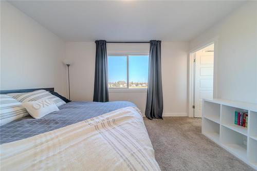 226 Tyson Trail, Winnipeg, MB - Indoor Photo Showing Bedroom