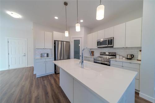 226 Tyson Trail, Winnipeg, MB - Indoor Photo Showing Kitchen With Stainless Steel Kitchen With Double Sink With Upgraded Kitchen