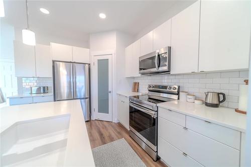 226 Tyson Trail, Winnipeg, MB - Indoor Photo Showing Kitchen With Stainless Steel Kitchen With Upgraded Kitchen