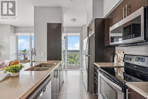 1411 - 65 Speers Road, Oakville (Old Oakville), ON - Indoor Photo Showing Kitchen With Stainless Steel Kitchen With Double Sink With Upgraded Kitchen