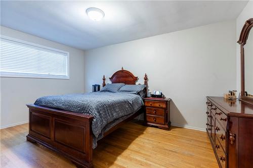 299 Carson Drive, Hamilton, ON - Indoor Photo Showing Bedroom