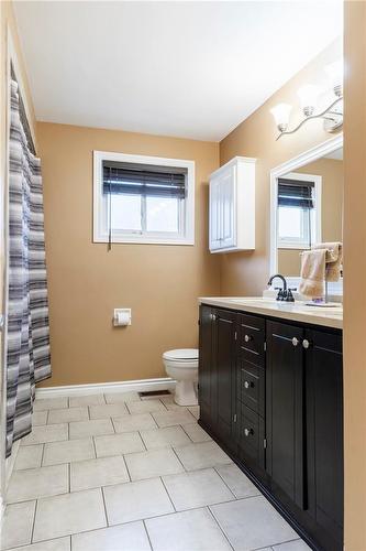 299 Carson Drive, Hamilton, ON - Indoor Photo Showing Bathroom