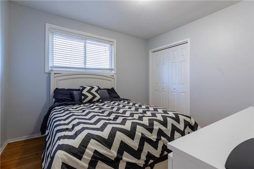 299 Carson Drive, Hamilton, ON - Indoor Photo Showing Bedroom