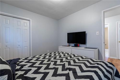 299 Carson Drive, Hamilton, ON - Indoor Photo Showing Bedroom