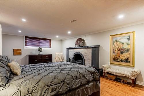 299 Carson Drive, Hamilton, ON - Indoor Photo Showing Bedroom