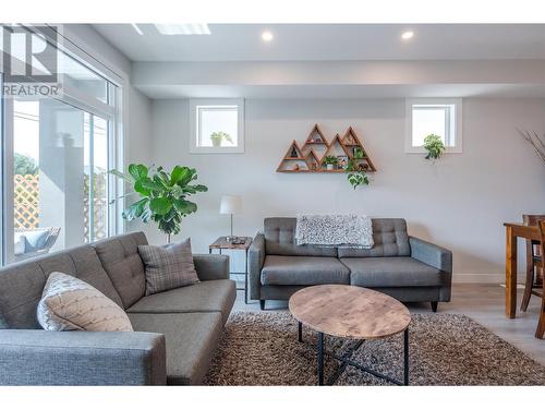 253 Norton Street Unit# 113, Penticton, BC - Indoor Photo Showing Living Room