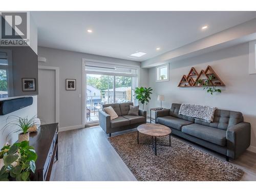 253 Norton Street Unit# 113, Penticton, BC - Indoor Photo Showing Living Room