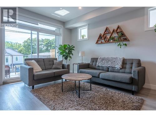 253 Norton Street Unit# 113, Penticton, BC - Indoor Photo Showing Living Room