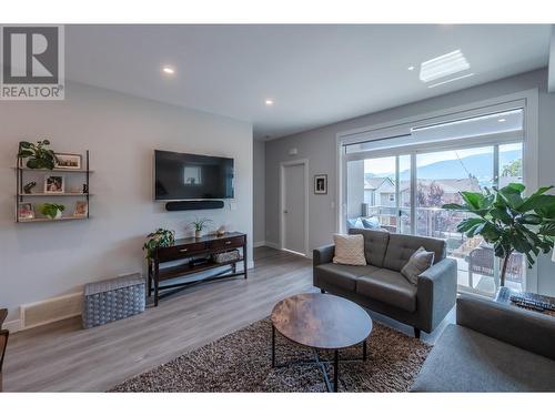 253 Norton Street Unit# 113, Penticton, BC - Indoor Photo Showing Living Room