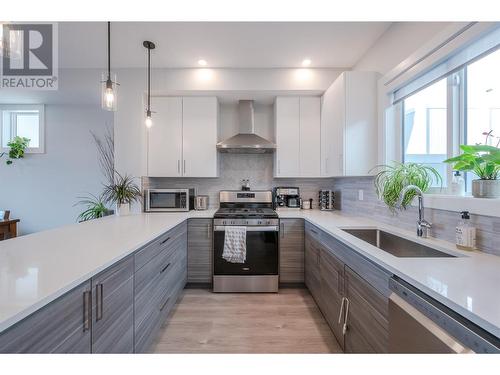 253 Norton Street Unit# 113, Penticton, BC - Indoor Photo Showing Kitchen With Upgraded Kitchen