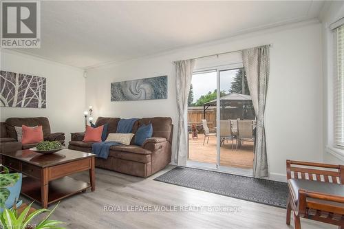 5 Shea Crescent, Kitchener, ON - Indoor Photo Showing Living Room