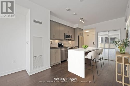 1108 - 105 Oneida Crescent S, Richmond Hill (Langstaff), ON - Indoor Photo Showing Kitchen With Upgraded Kitchen