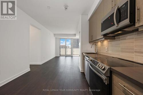 1108 - 105 Oneida Crescent S, Richmond Hill (Langstaff), ON - Indoor Photo Showing Kitchen